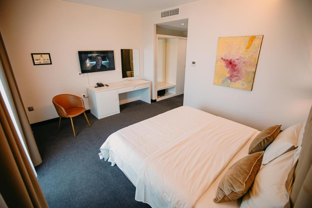 Hotel Delta Premium Durres Bagian luar foto