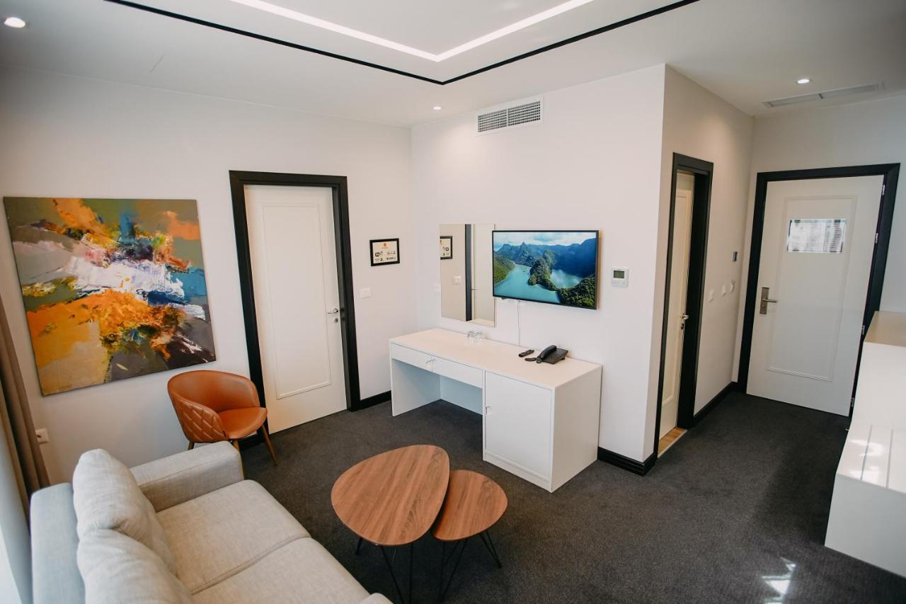 Hotel Delta Premium Durres Bagian luar foto