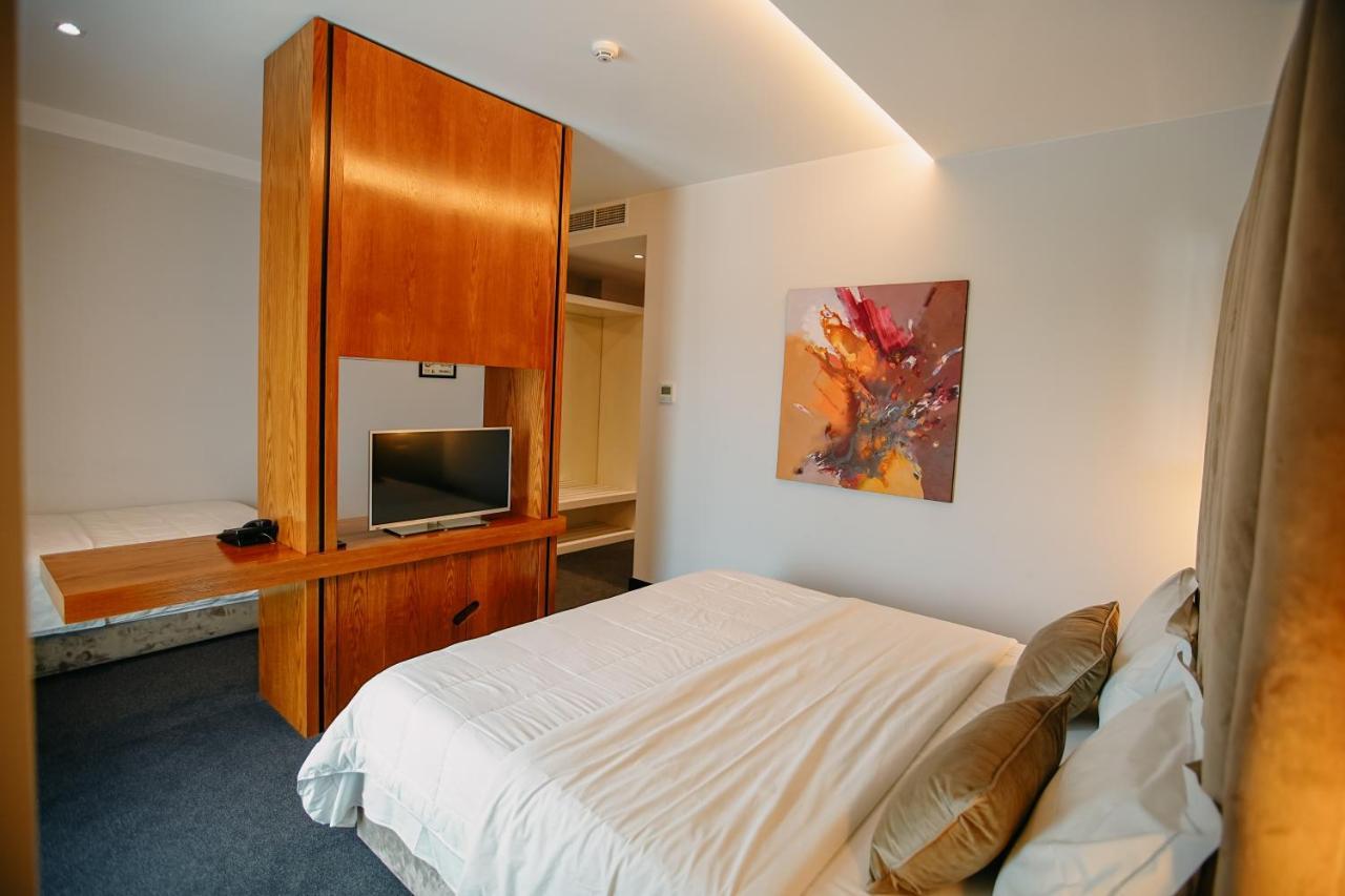 Hotel Delta Premium Durres Bagian luar foto
