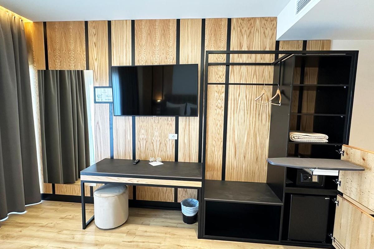 Hotel Delta Premium Durres Bagian luar foto